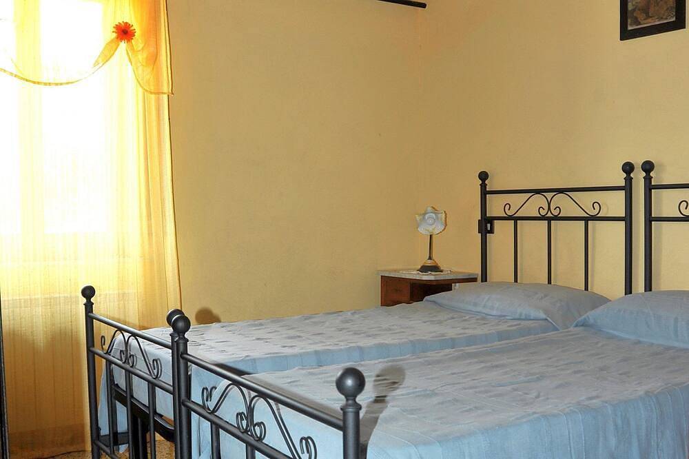 Traditional style stone cottage with private pool in Villa Collemandina, Garfagnana
