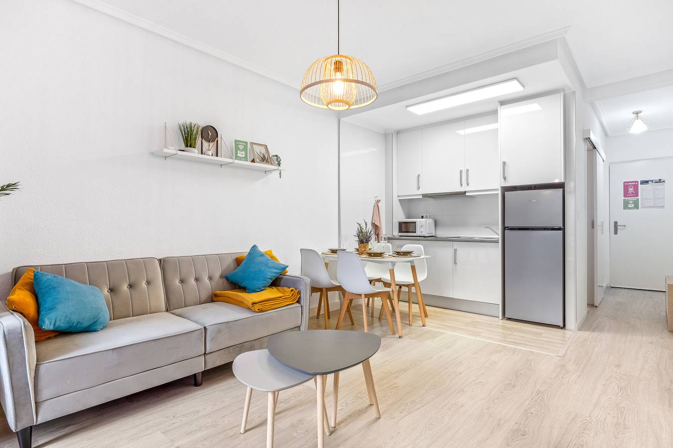 Hel lägenhet, Apartment "Estefany" with Shared Terrace & Wi-Fi in Torrevieja Centre, Torrevieja