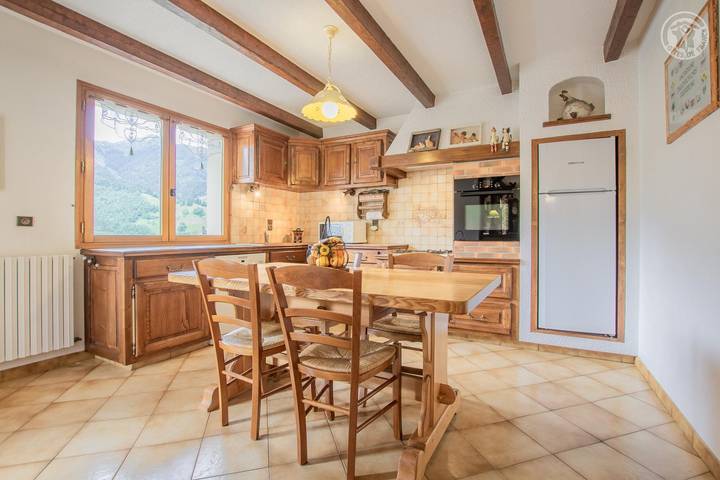 Gîte pour 8 personnes, avec balcon/terrasse et terrasse dans Arêches - 4