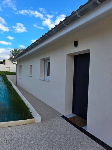 Gîte pour 4 personnes, avec jardin à Châteauneuf-sur-Isère