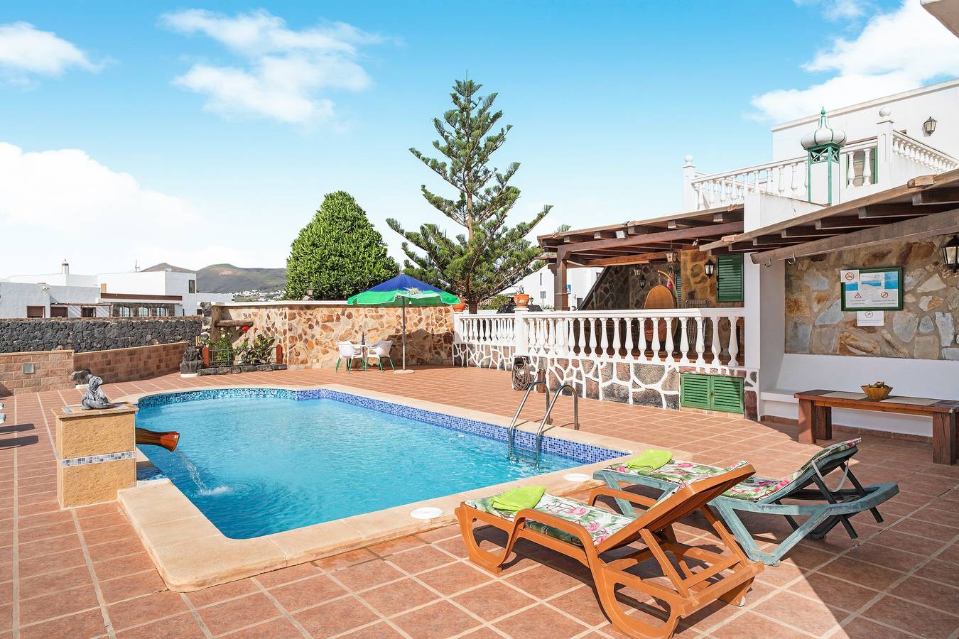 Vacation Home "La Casona" with Private Terraces, Shared Pool & Wi-Fi in Tías, Lanzarote