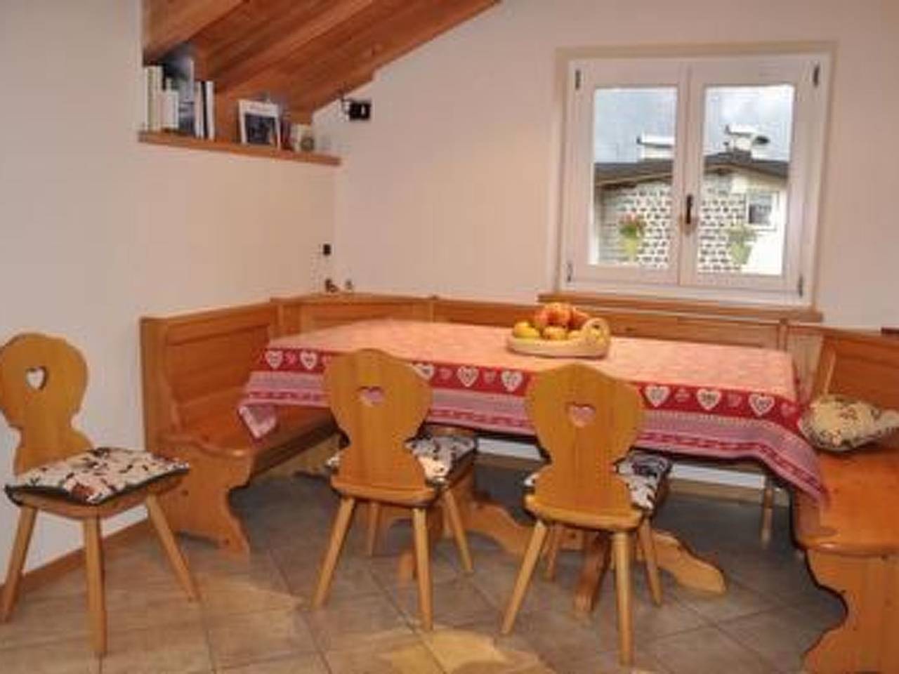 Appartamento intero, Elegantes und geräumiges Dachgeschosszimmer in den Dolomiten in Mezzano, Dolomiti di Fiemme