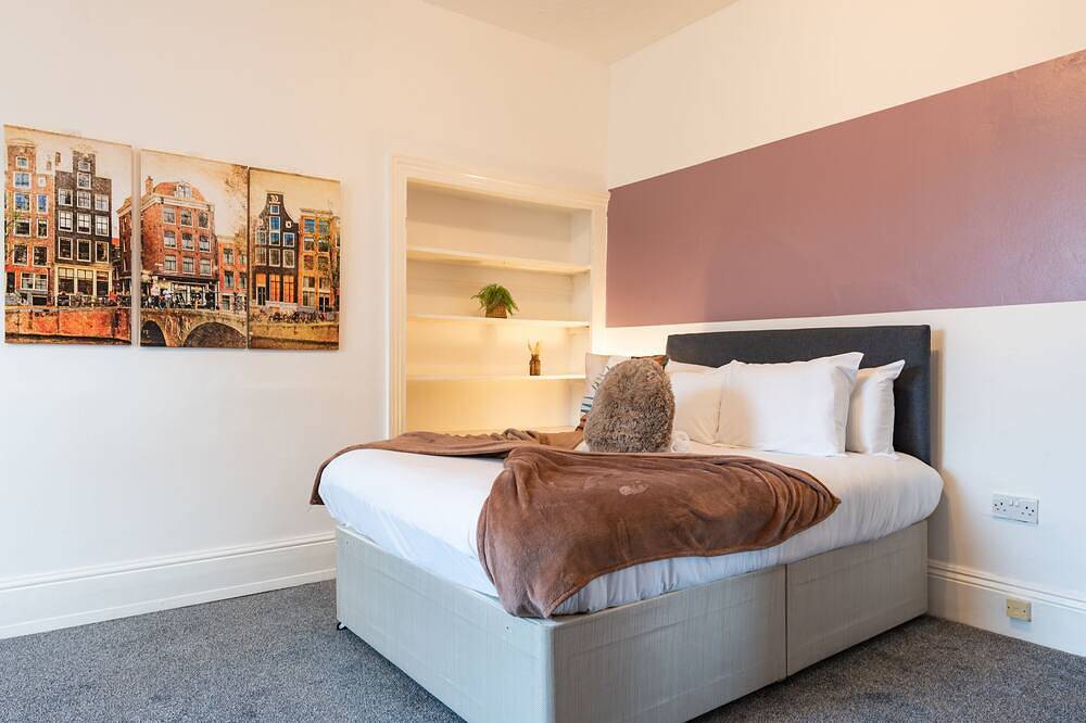 Favour Spacious Inn By Jesouth in Kingston-upon-Hull, Yorkshire and the Humber