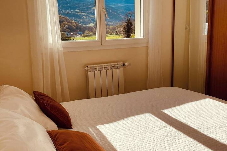 Appartement entier, Vue 360 sur les Pyrénées: Nature, Vélo et Confort in Argelès-Gazost, Pyrénées