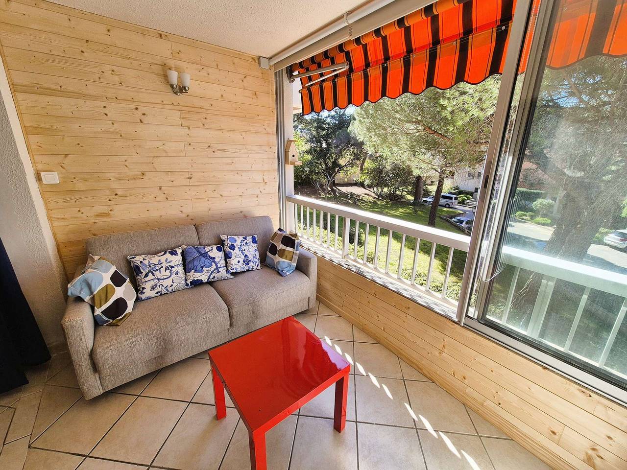 Gehele studio, Charming studio apartment, sleeps 3, bright, 500 m from the beach and shops... in Saint-Mandrier-sur-Mer, Toulon regio