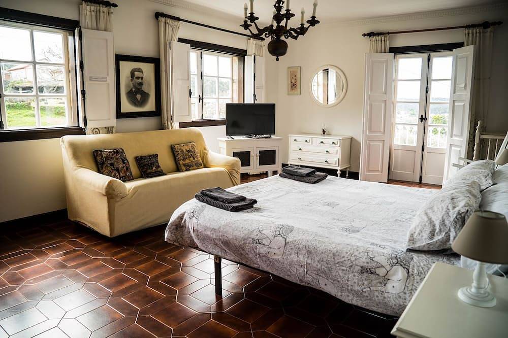 Pequeño Pazo Gallego del Siglo Xviii con Piscina in Meis, Costa de Galicia