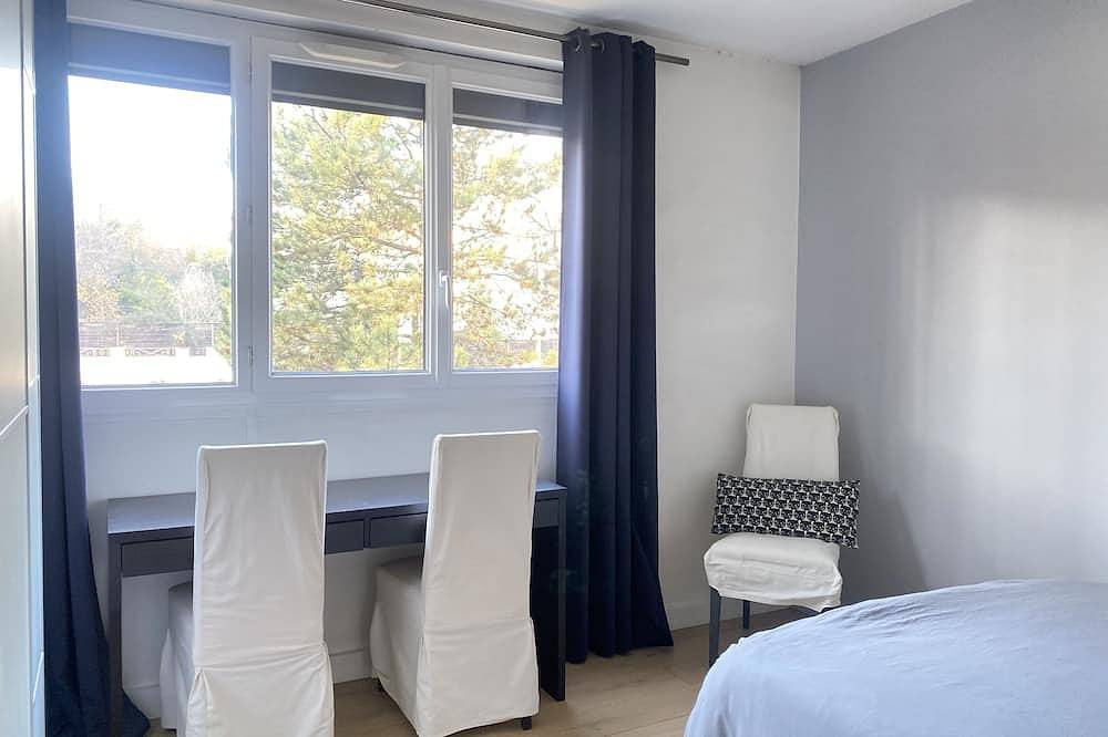 Appartement entier, Magnifique Appartement Suresnes Avec Vue Tour Eiffel in Suresnes, Hauts-de-Seine