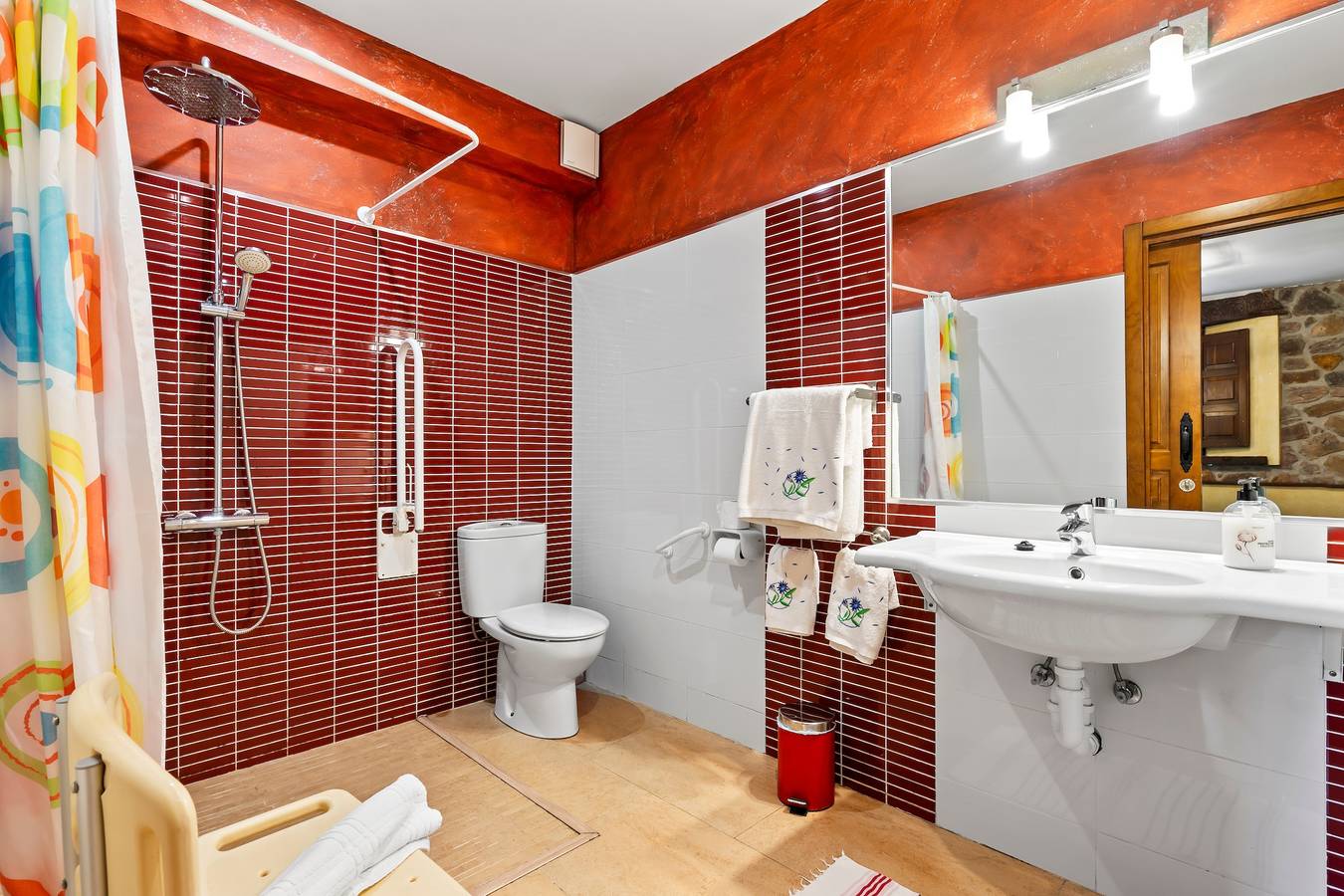 Appartement 'La Llosa' met bergzicht, privéterras en wifi, foto 13