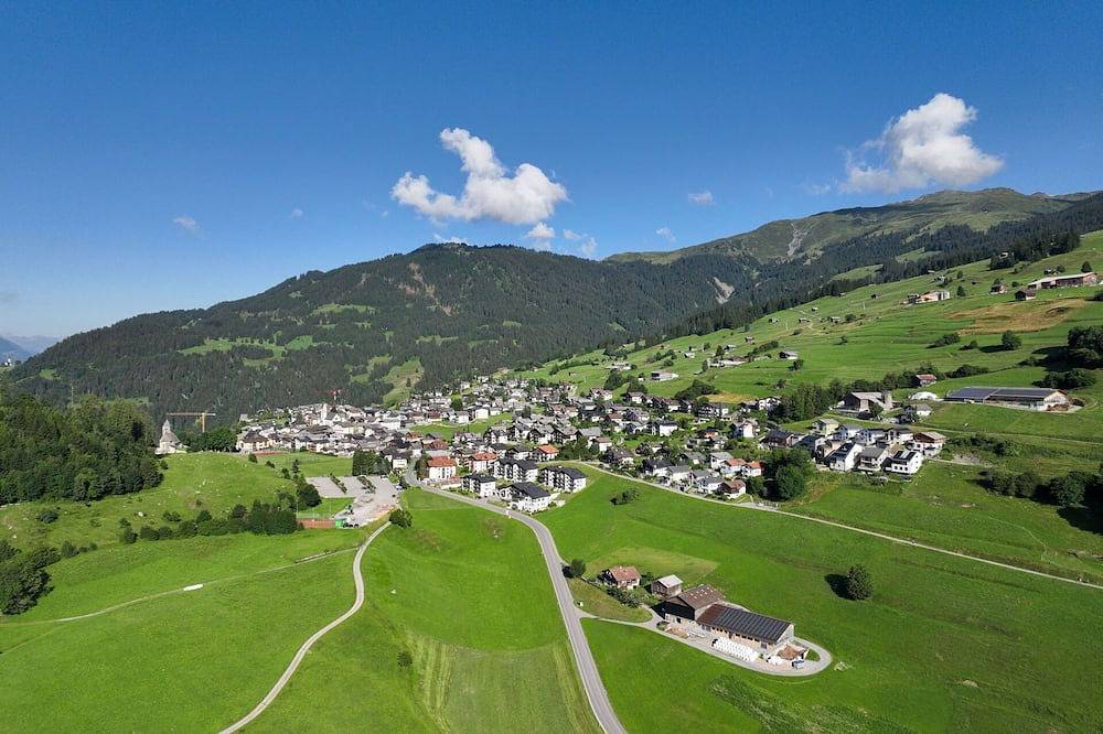 Ganze Wohnung, Herrliche Wohnung für 5 Gäste mit Pool,  W-Lan, Tv, Balkon und Panoramablick in Falera, Flims Laax Falera
