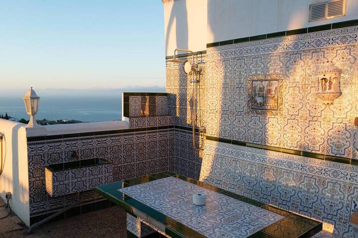 Intime Villa  Meer-/Bergblick 40 m² Pool Palmen free WiFi AC Heizung Sauna Kamin in Sayalonga, Costa del Sol