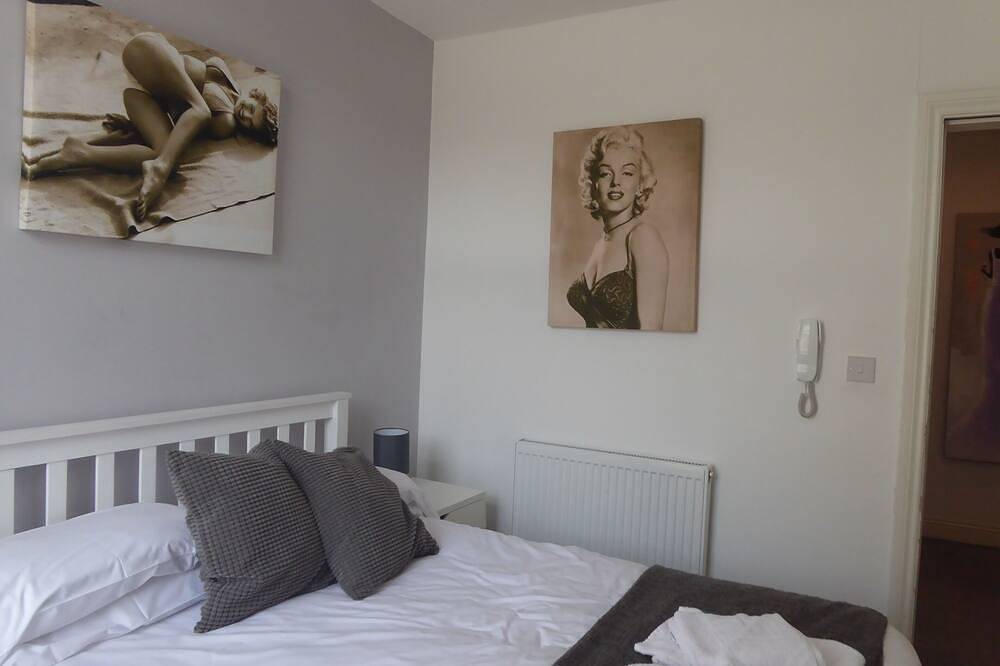 Entire apartment, Mia's Place Apartments  (4 apartments) in Chester, Cheshire West and Chester