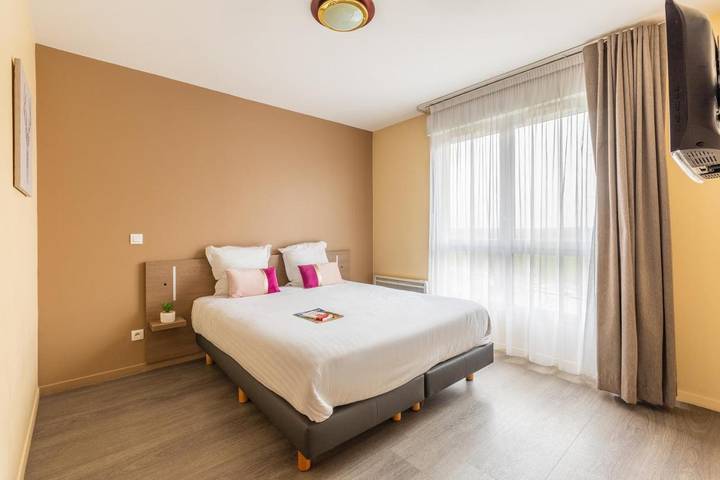 Location de vacances pour 6 personnes, animaux acceptés à Magny-les-Hameaux - 2