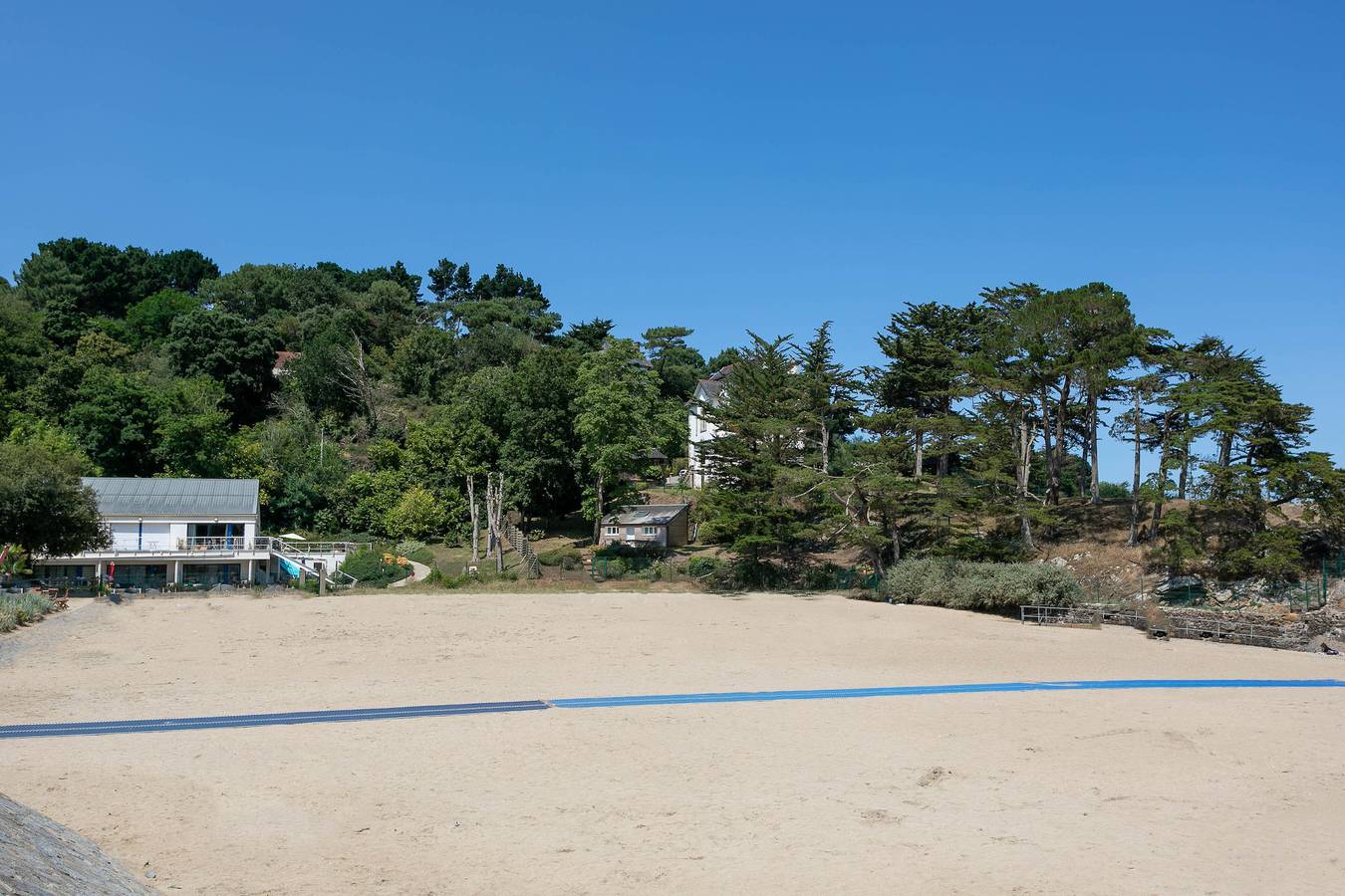 Appartement entier, Appartement "Accès Privé Plage" avec terrasse privée, jardin privé et Wi-Fi in Étables-sur-Mer, Côte de Goëlo