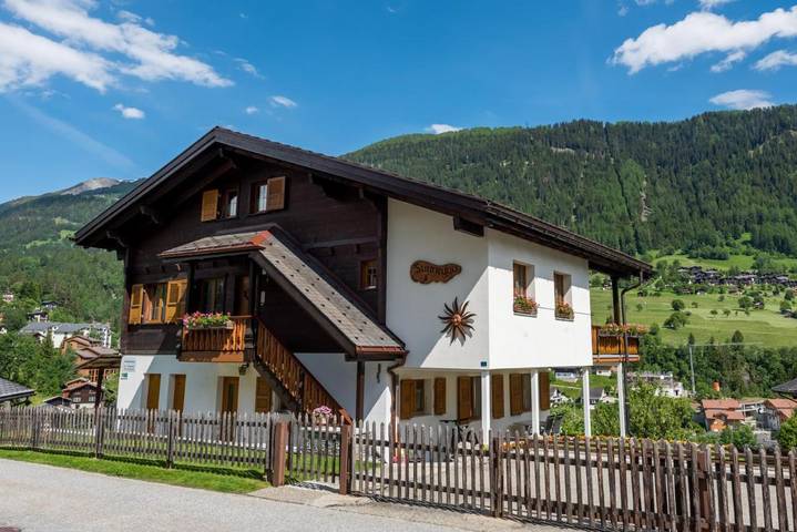 Ferienwohnung für 5 Personen, mit Balkon und Terrasse sowie Garten und Ausblick