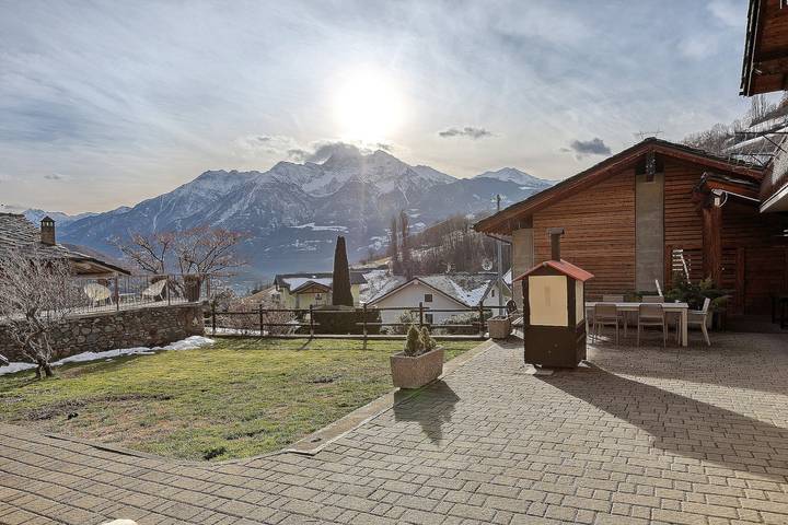 Gîte pour 2 personnes, avec jardin dans Roisan