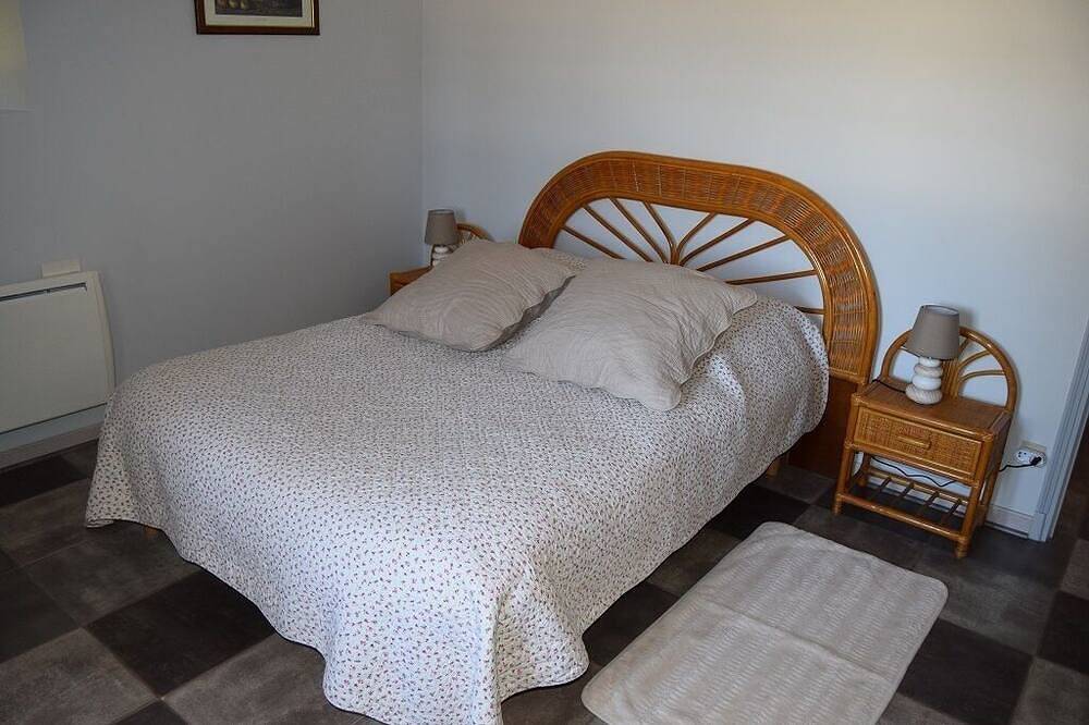 Hübscher Taubenschlag auf dem Land in Thénac, Périgord Pourpre