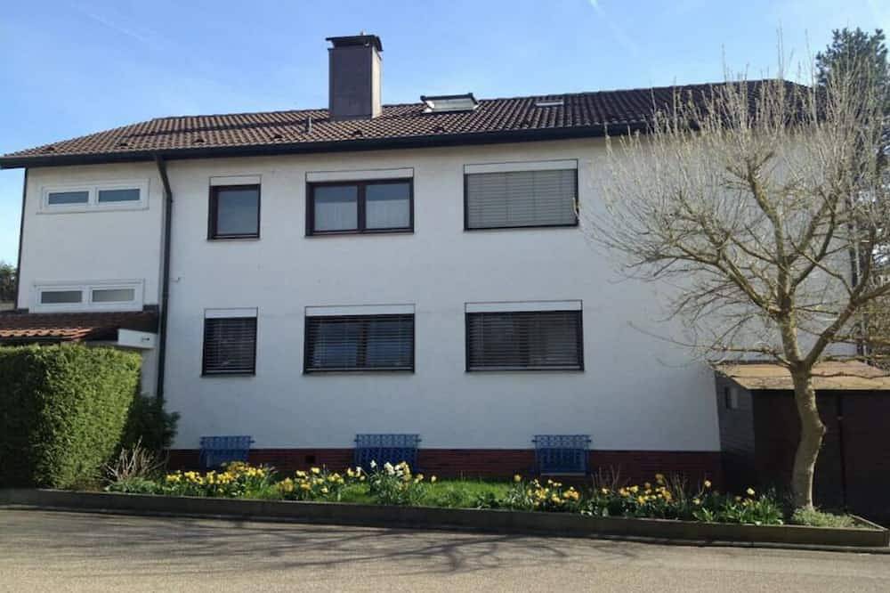 Ganze Wohnung, Gemütliche Ferienwohnung bei Karlsruhe; sehr ruhig; S-Bahn; Wlan; Sat in Waldbronn, Nordschwarzwald