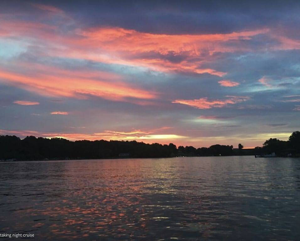 Whippoorwill Cottage - Dock, Fire Pit, Boat Launch, Spectacular Views in Lake Anna