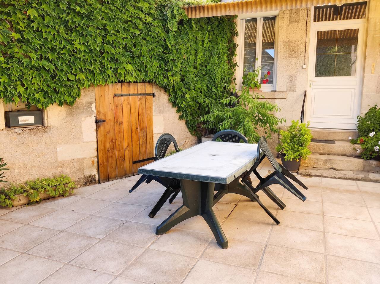 Charming Country House with Terrace and Fireplace in Lignières-de-Touraine, Loire Valley