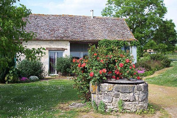 Location de vacances pour 6 personnes, avec jardin ainsi que vue et piscine à Saint-Rémy (Dordogne)