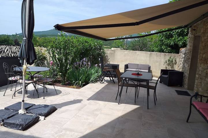 Gîte pour 4 personnes, avec terrasse et jardin à Rochebaudin