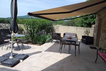 Gîte pour 4 personnes, avec jardin et terrasse à Rochebaudin