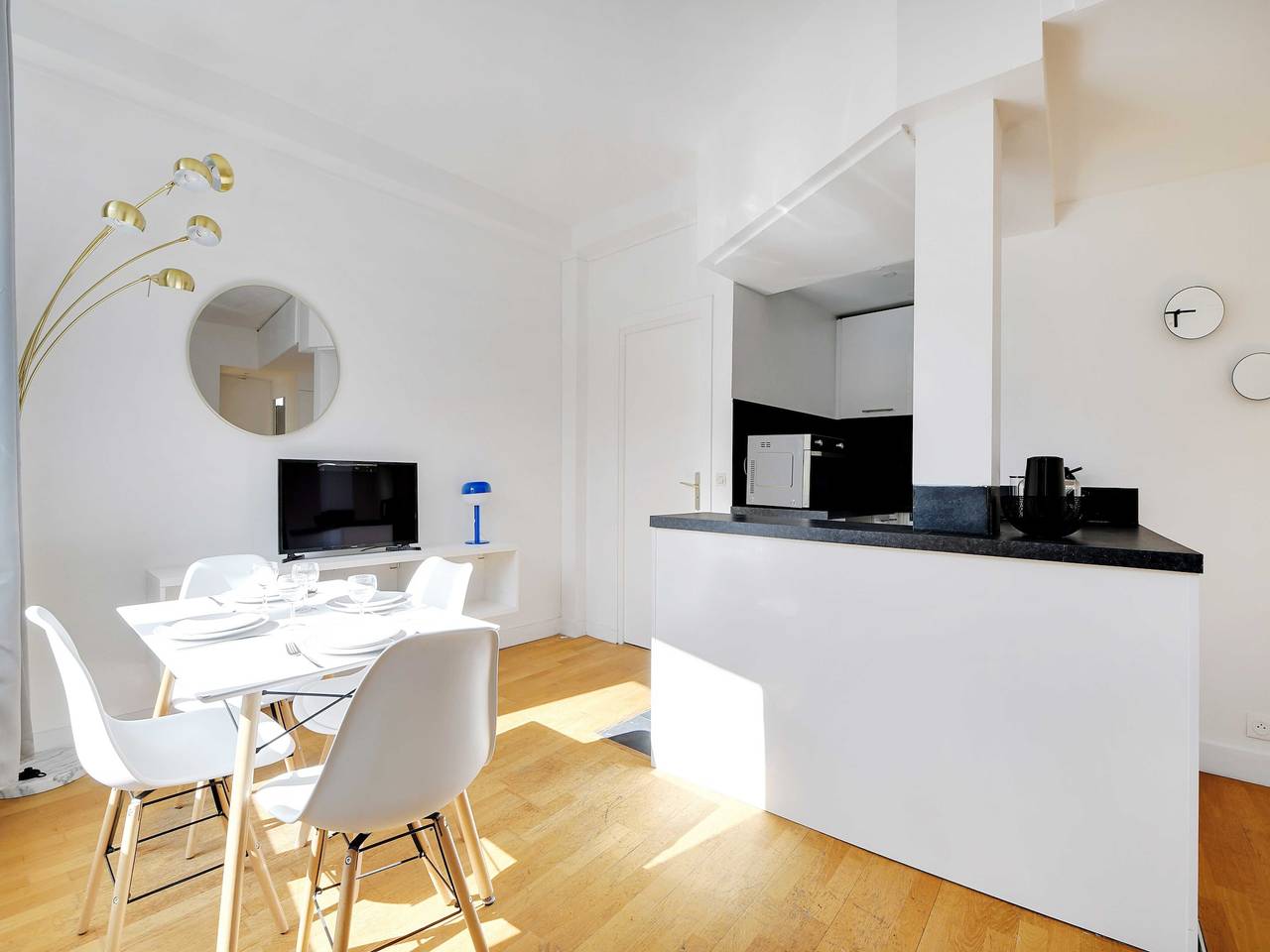 Apartamento entero, Acogedor apartamento de 2 habitaciones y 5 plazas en el corazón de Suresnes in Suresnes, Altos del Sena