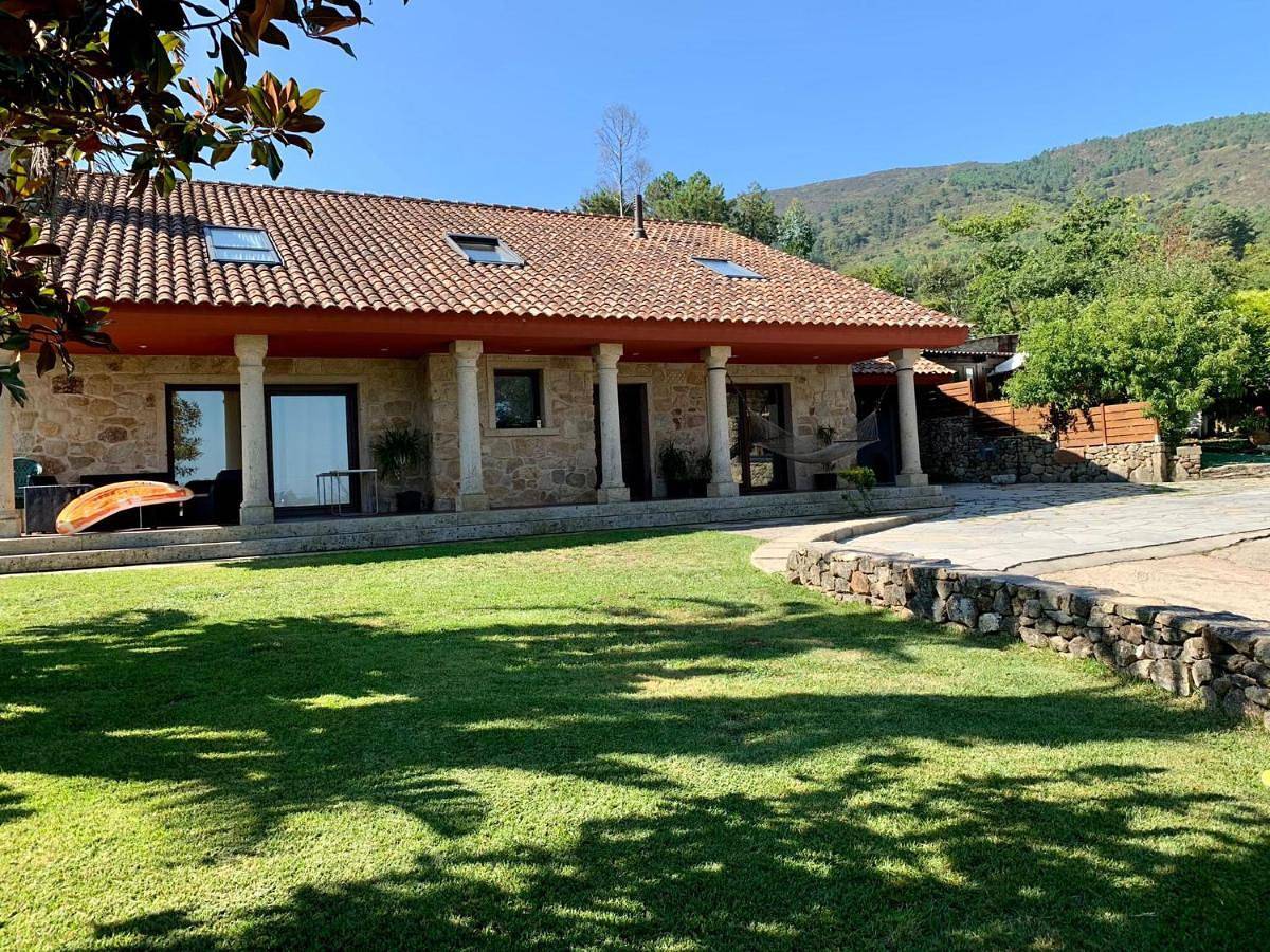 Villa Raices. Agradable casa con piscina in Baiona, Costa de Galicia