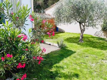 Location de vacances pour 4 personnes, avec terrasse et vue à Saint-Roman-de-Malegarde