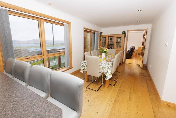 Holiday home for 8 people, with Balcony and Terrace as well as Garden and View on Shetland Islands