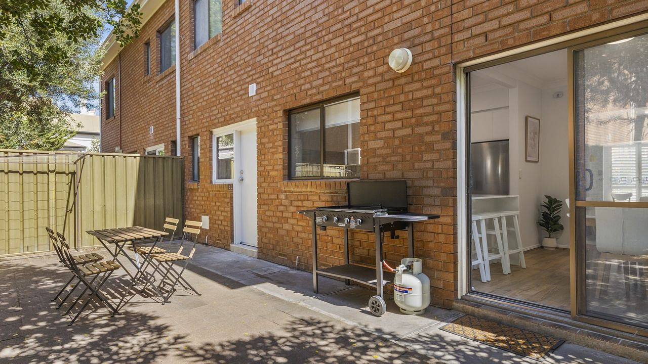 Entire holiday apartment, Ferienwohnung für 6 Personen (2 m²) in Glenelg South in Adelaide, South Australia