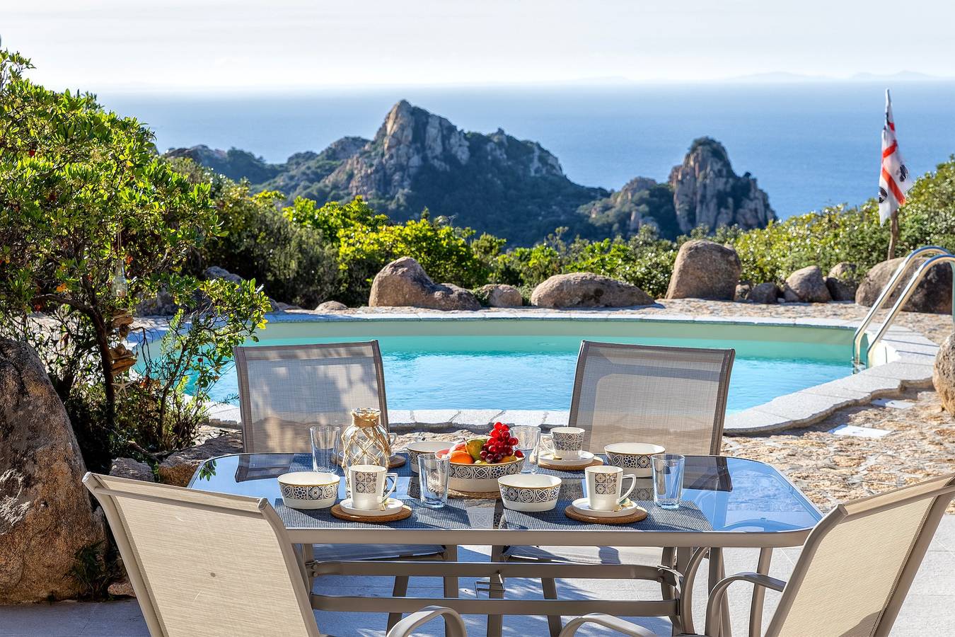 Villa Smeralda New: Vista Mare, Piscina Privata e Aria Condizionata in Costa Paradiso, Trinità d'Agultu e Vignola