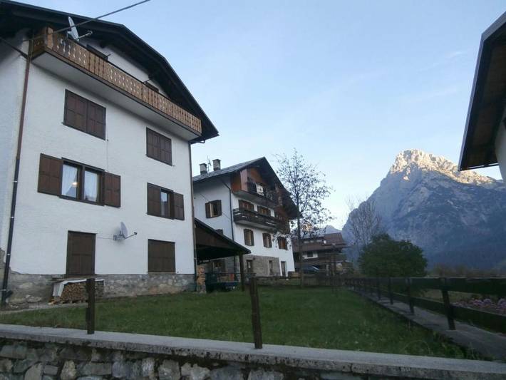 Location de vacances pour 4 personnes, avec vue ainsi que jardin et terrasse, animaux acceptés à Sappada - 2