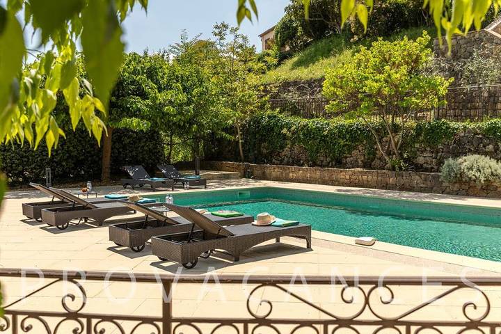 Location de vacances pour 6 personnes, avec jardin et piscine à Seillans - 4