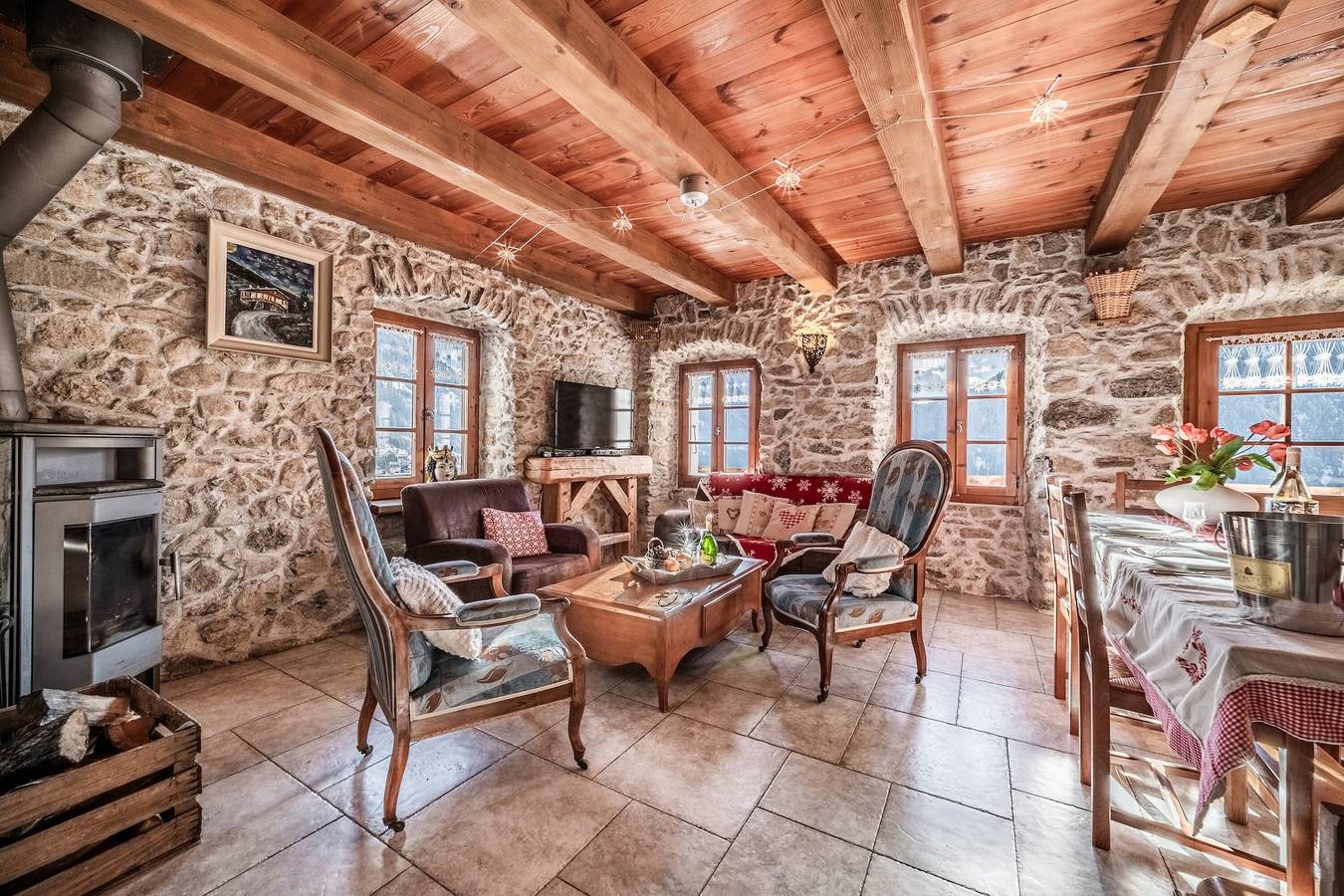 Chalet 'La Ferme De La Vora' mit Bergblick, privater Terrasse und Wlan in Châtel, Les Portes du Soleil