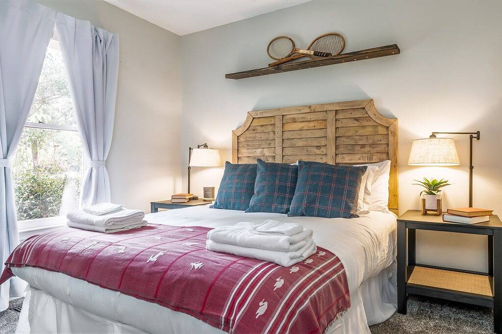 Pinehurst Cottage ★ Serves 8 ★ No Stairs ★ King Bed in Pinehurst, Moore County