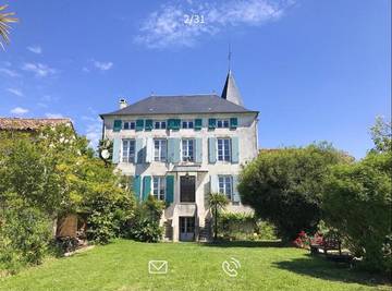 Gîte pour 13 personnes, avec piscine et jardin à Saint-Laurent-de-Belzagot