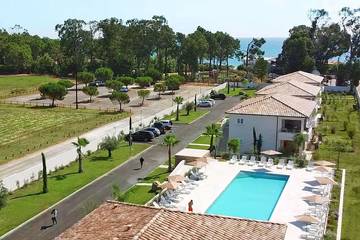 Gîte pour 6 personnes, avec piscine et jardin dans Plage de Vignale