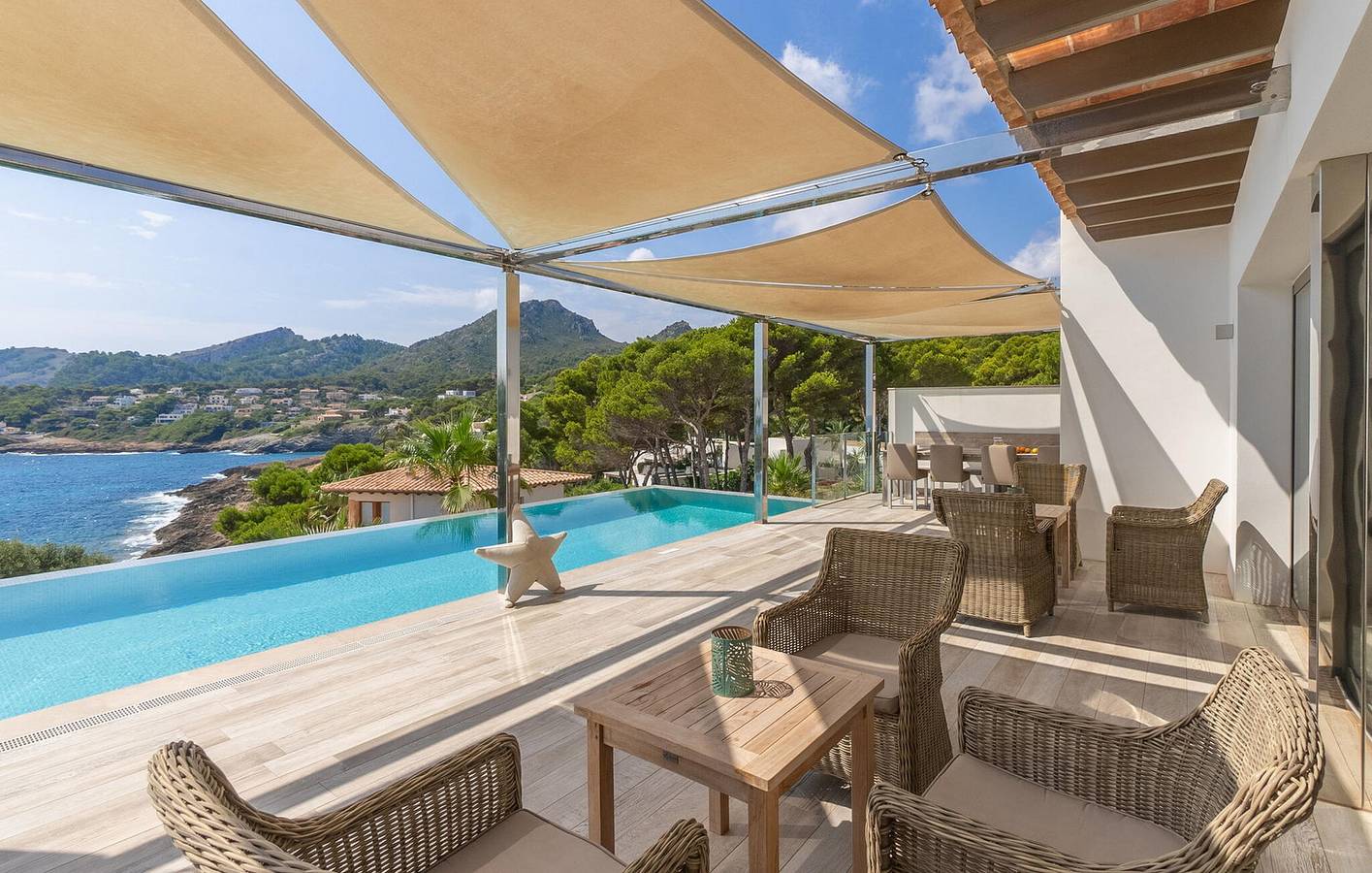 Sea View Apartment with Pool, Kitchen, AC & WiFi - 600m to Beach in Cala Provençal, Capdepera