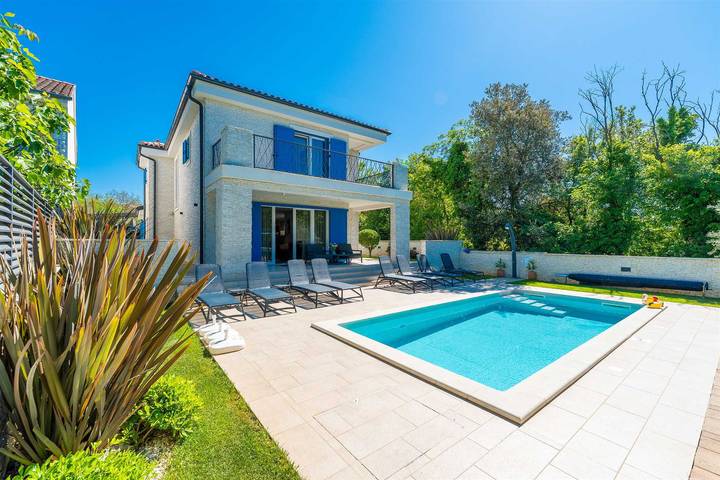Ferienhaus für 12 Personen, mit Garten und Whirlpool sowie Pool und Sauna, kinderfreundlich auf Krk