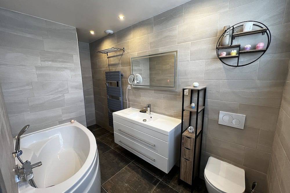 Appartement entier, L'Aurélia, spacieux duplex climatisé in Achicourt, Région d'Arras