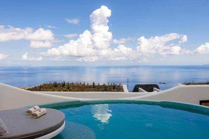 Villa para 2 pessoas, com jacuzzi e piscina e ainda jardim em Santorini