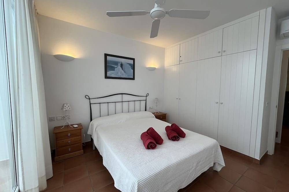 Apartamento entero, En una zona muy tranquila dentro del pueblo in Fornells, Es Mercadal