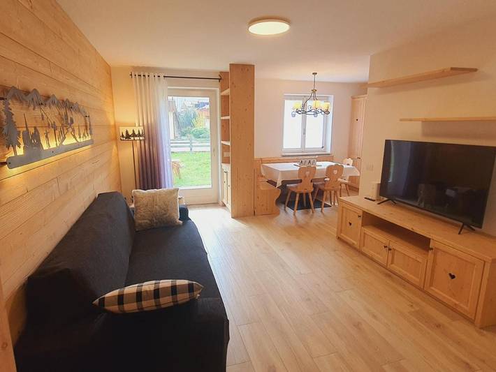 Appartamento per 8 persone, con panorama e giardino in Ziano di Fiemme