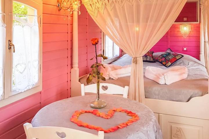 Location de vacances pour 2 personnes, avec Terrasse ainsi que Jardin et Piscine à Bussac-Forêt - 3