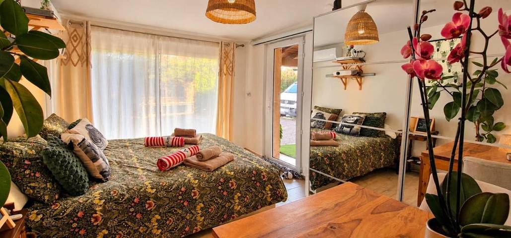 Maison d’hôte pour 2 personnes, avec Jacuzzi et Terrasse ainsi que Jardin et Piscine à Le Cannet-des-Maures