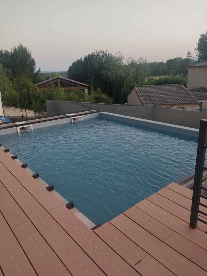 Location de vacances pour 6 personnes, avec piscine ainsi que vue et terrasse à Bagard - 2