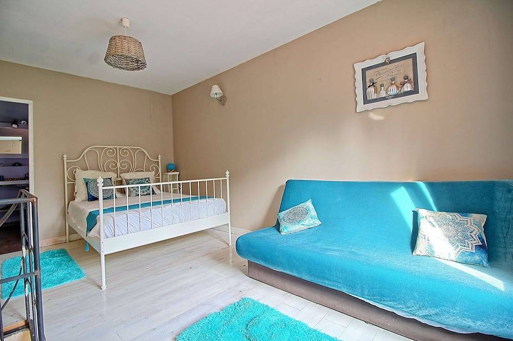 Mas en Provence - Gite 8-10 personnes avec Bassin Naturel in Cabannes, Region de Arles