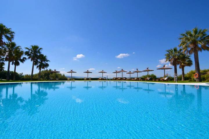 Hôtel pour 3 personnes, avec piscine ainsi que jardin et vue - 1