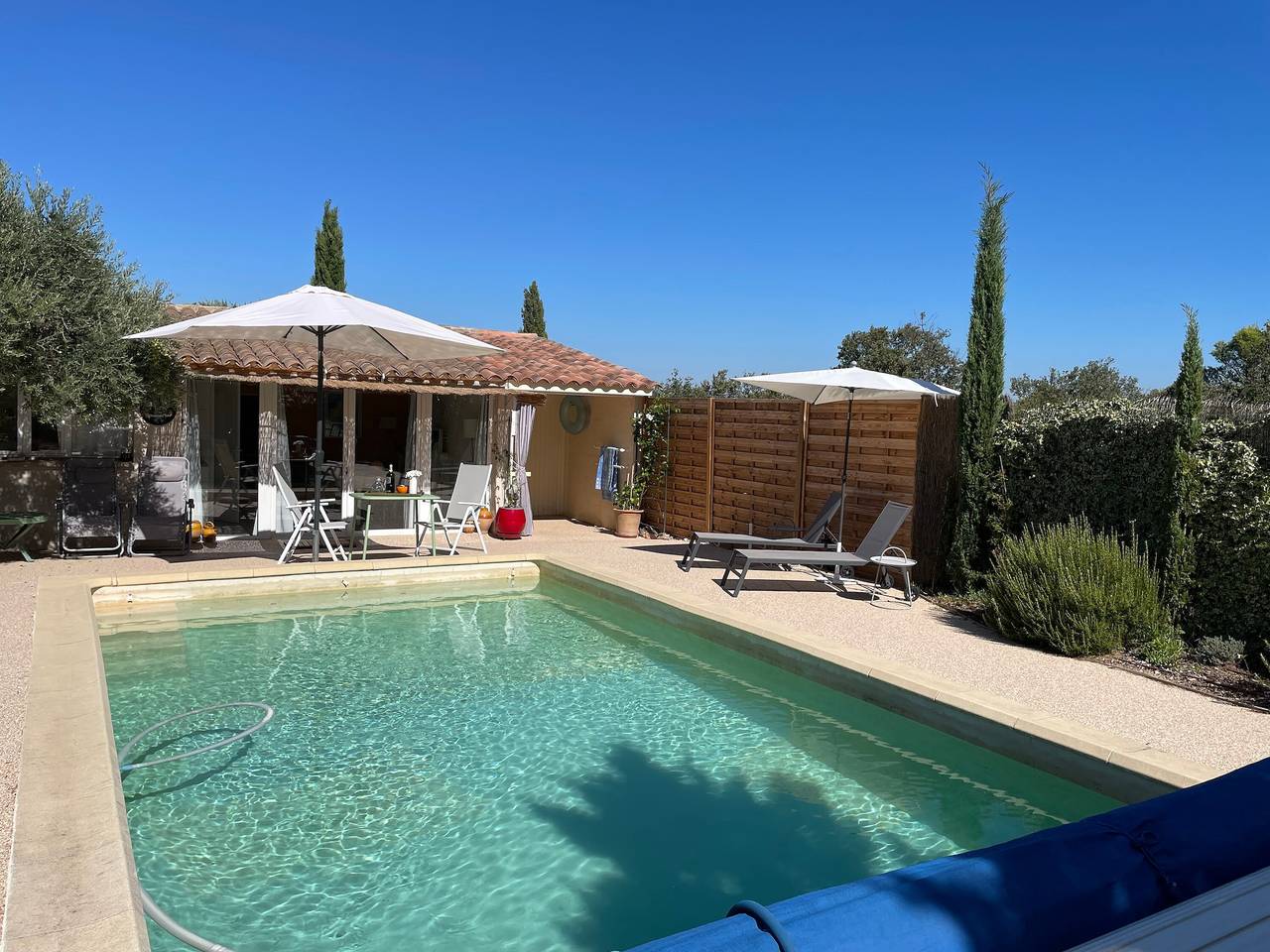 Gîte « La Petite Cadenelle » avec piscine privée, Wi-Fi et climatisation in Eygalières, Région d'Arles